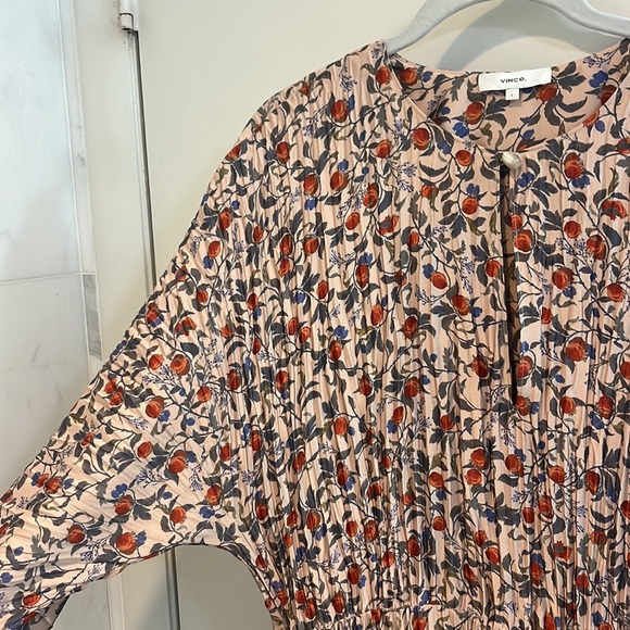 VINCE Printed Pleat pomegranate dress. Size Large. - Picture 7 of 9